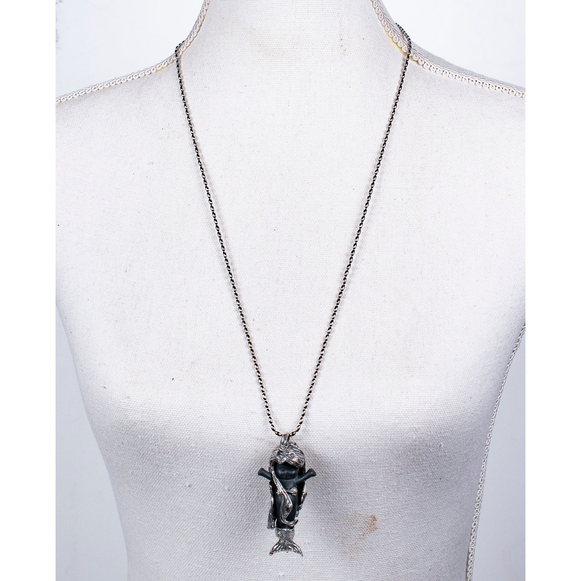 Flipper Black And Silver Necklace – Sterling Silver – Gem Kingdom