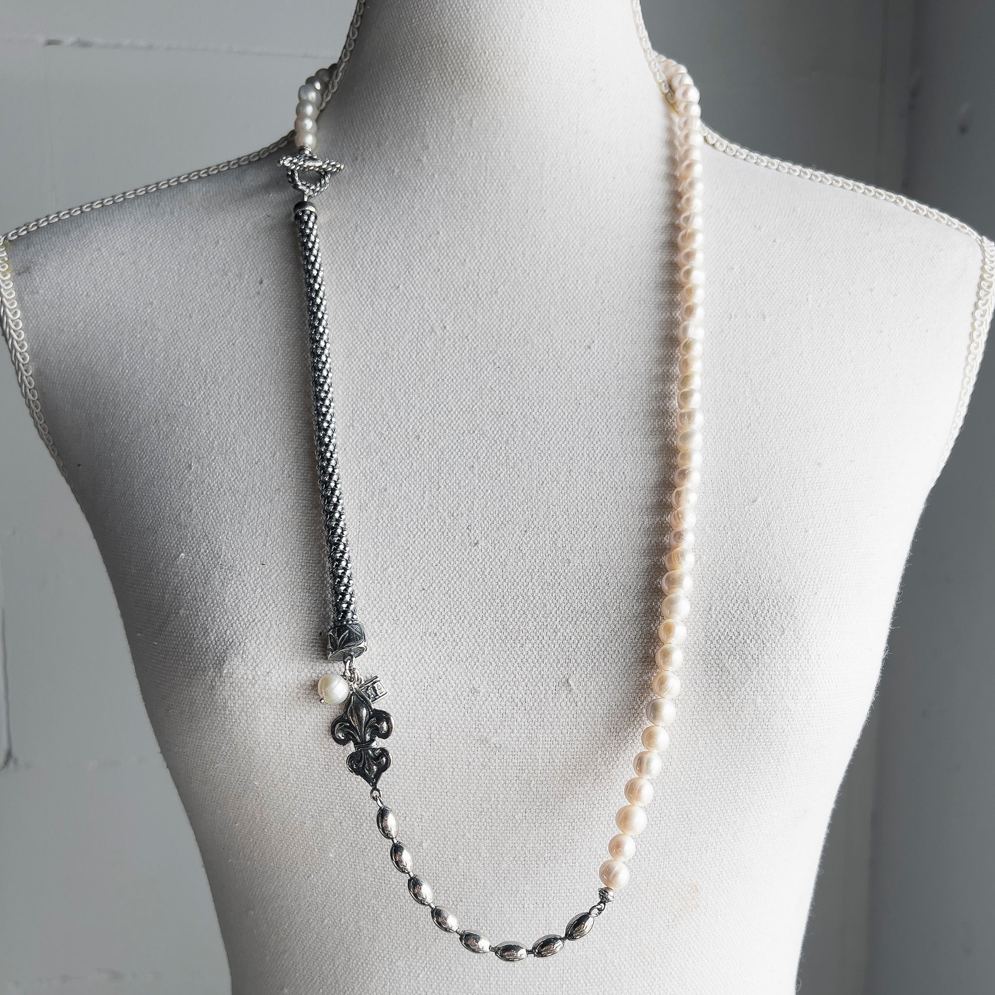 Fleur De Lis White Pearl Necklace – Sterling Silver – Gem Kingdom