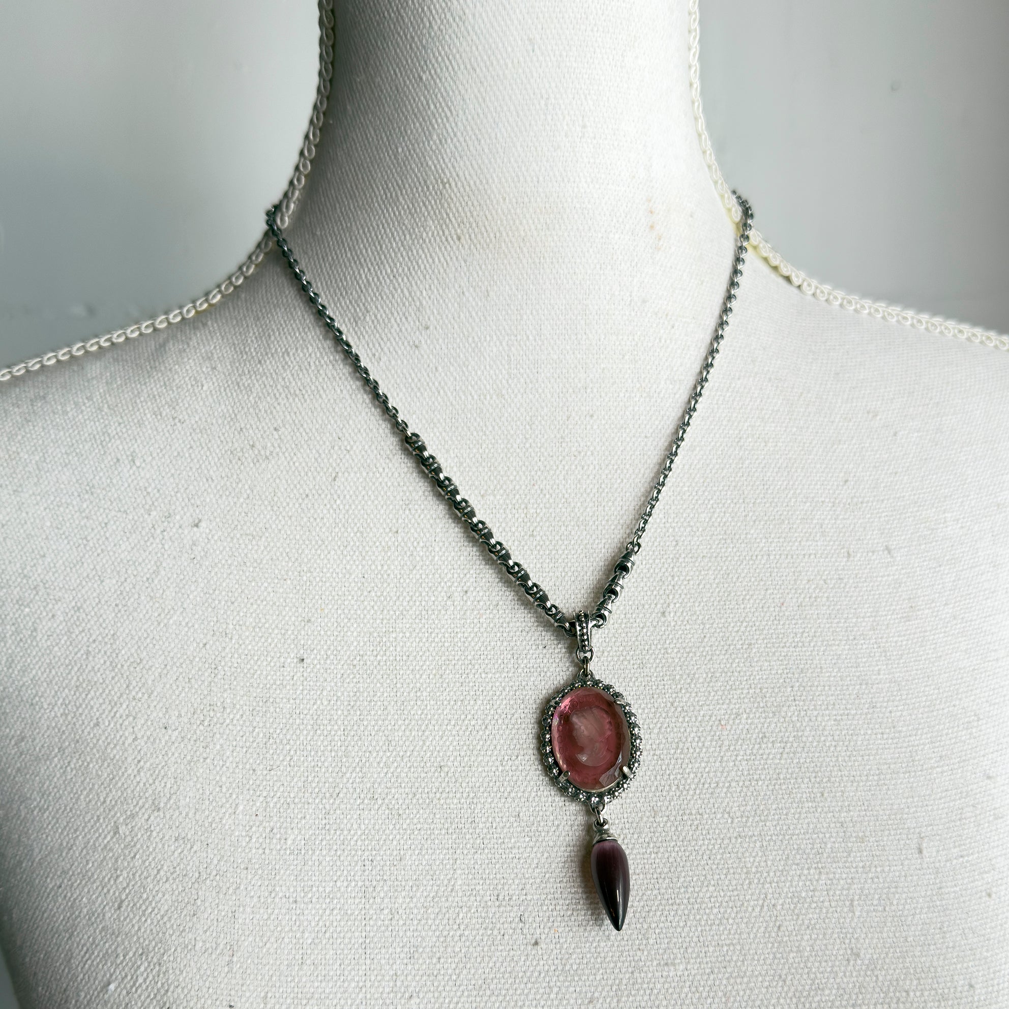 Mauve Pink Vintage Cameo Pendant – Sterling Silver – Gem Kingdom