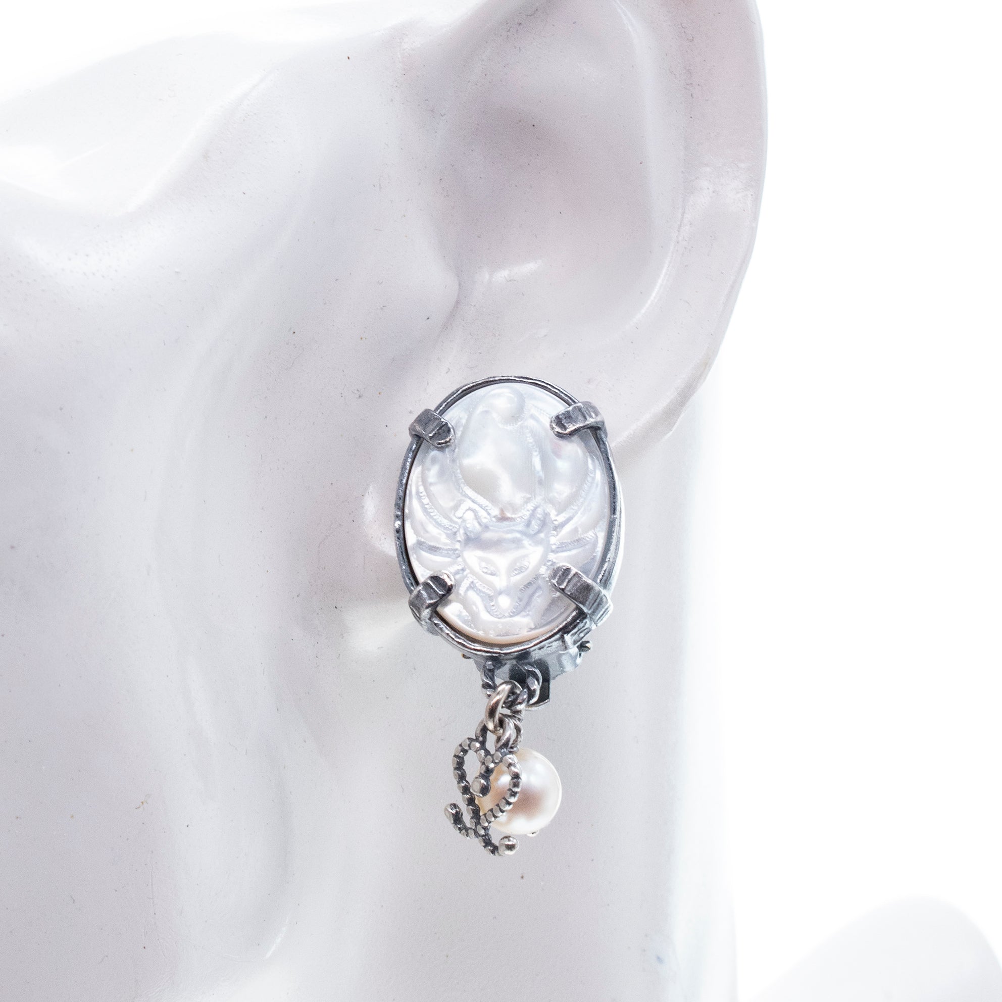 White Mother Of Pearl Fox Cameo Ear Clips – Sterling Silver – Gem Kingdom