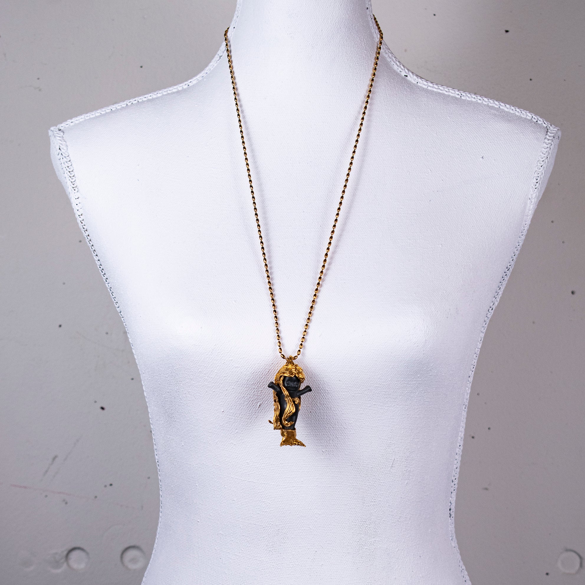 "Flipper" Necklace Black And Gold