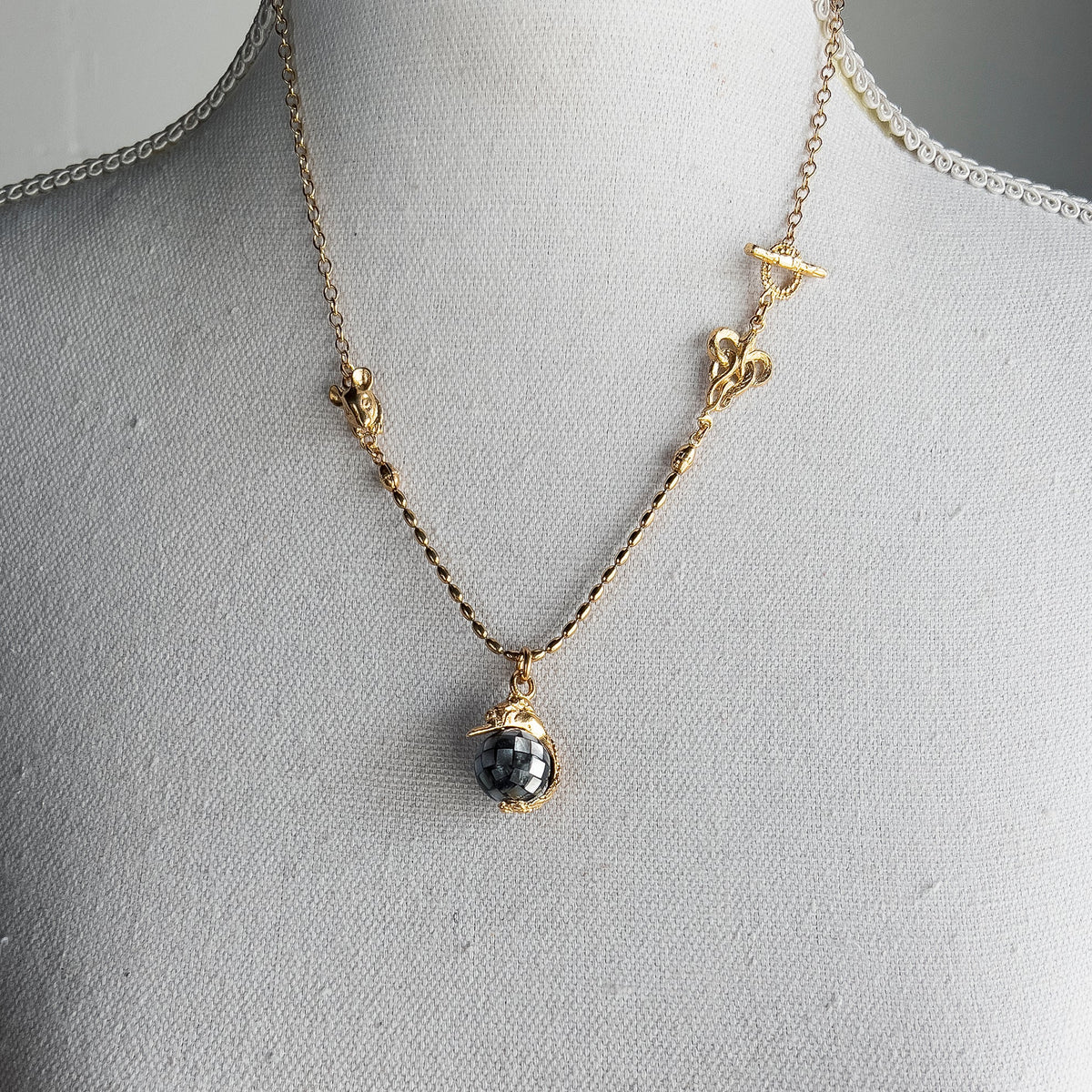 Zwaan Ketting Zwart – 18K Verguld – Gem Kingdom