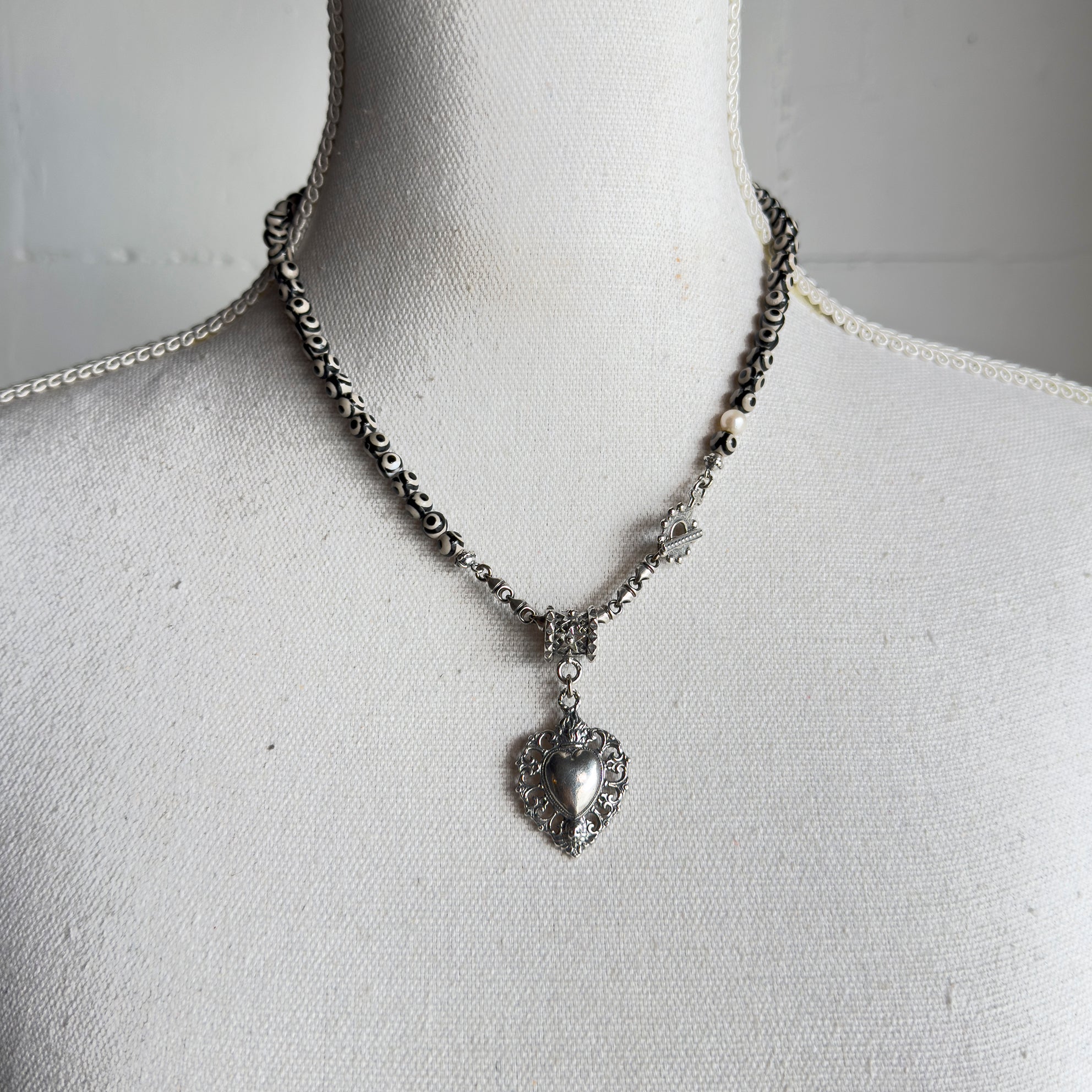 Sacred Heart Pendant – Sterling Silver – Gem Kingdom