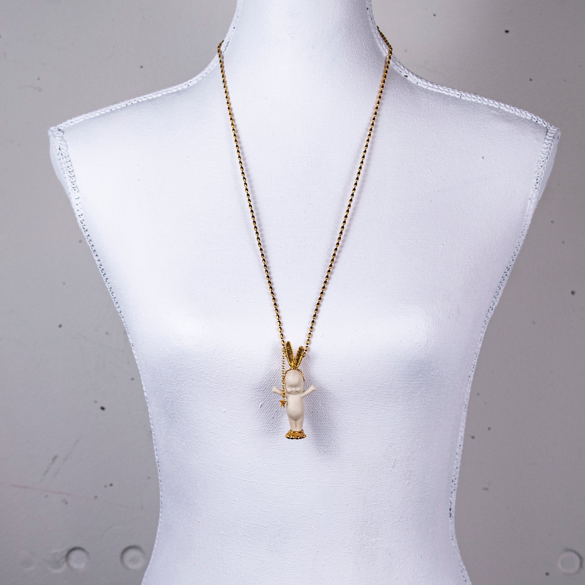 "Rebel Rabbit" Ketting Wit En Goud