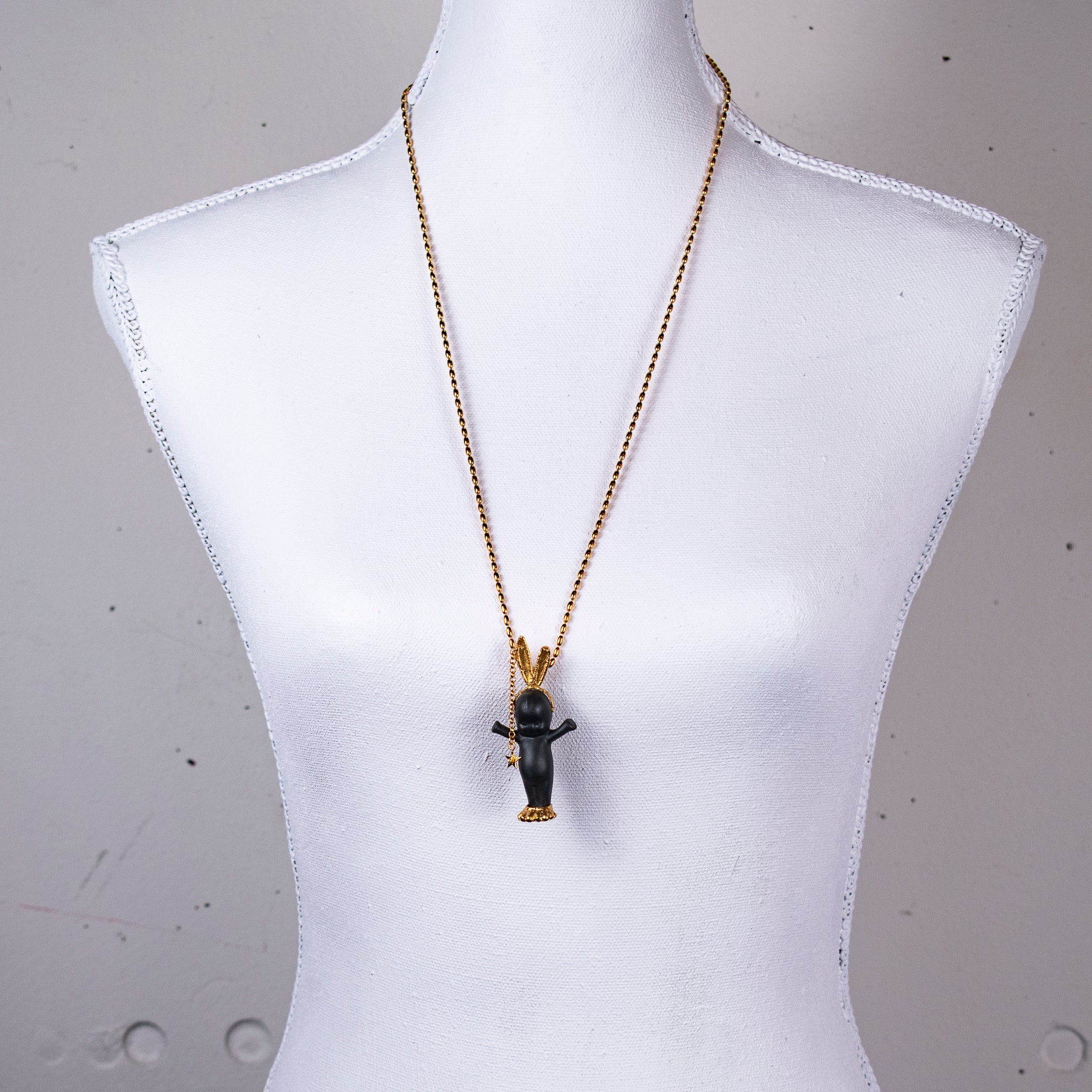 "Rebel Rabbit" Ketting Zwart En Goud