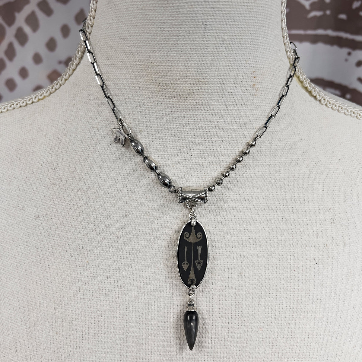 Asymmetrische Zilveren Ketting Met Blad – Sterling Zilver – Gem Kingdom