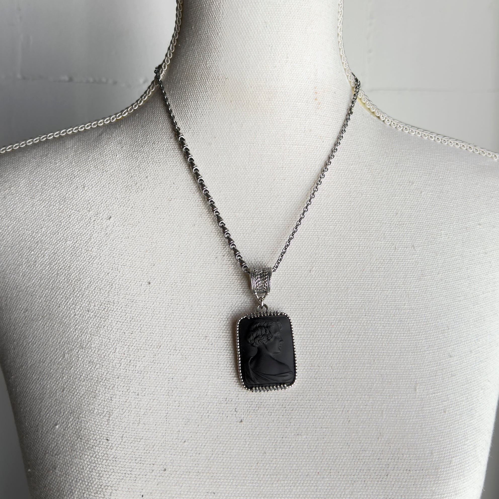 Black Vintage Glass Cameo Pendant – Sterling Silver – Gem Kingdom