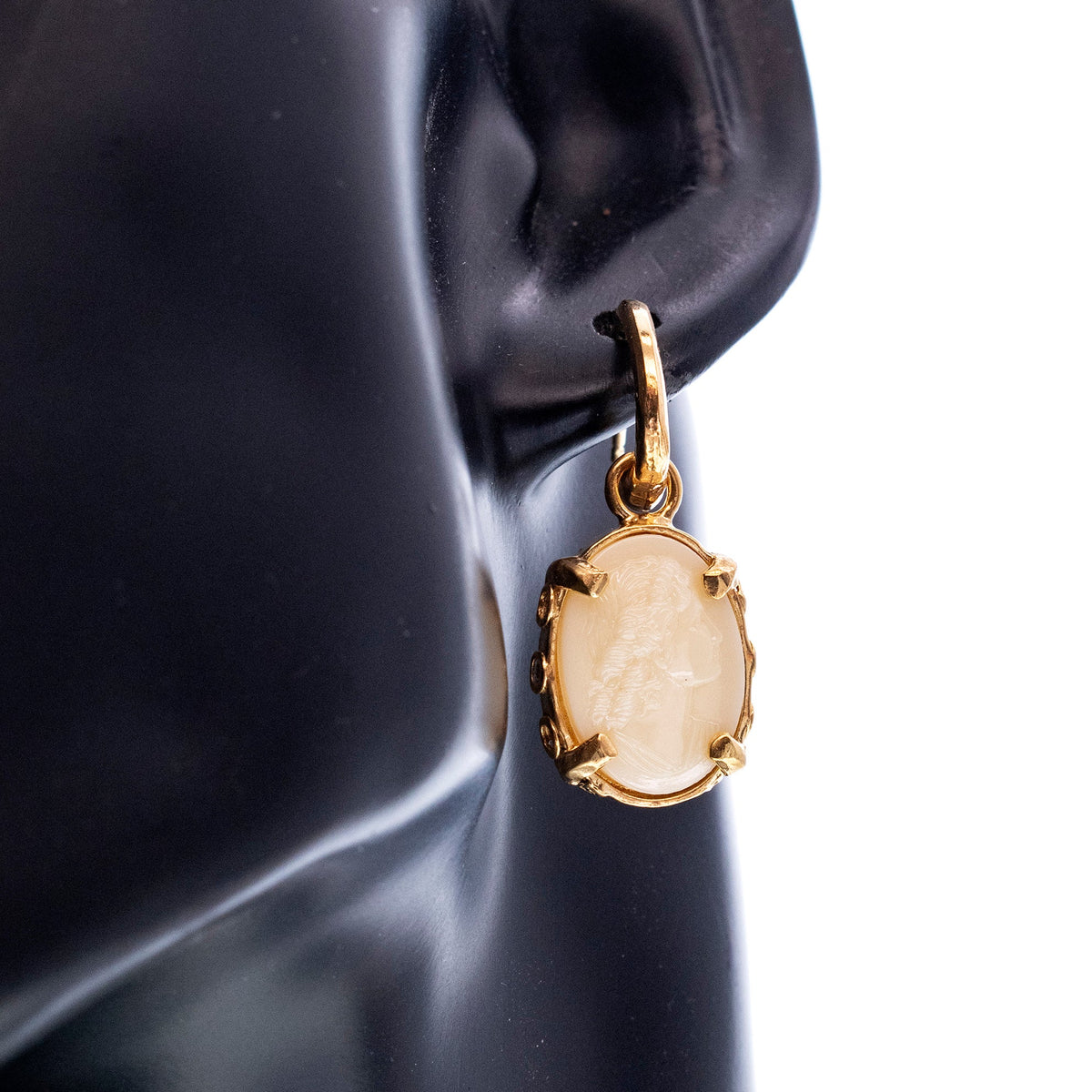 Vintage Glas Hangoorbellen Beige – 18K Verguld – Gem Kingdom