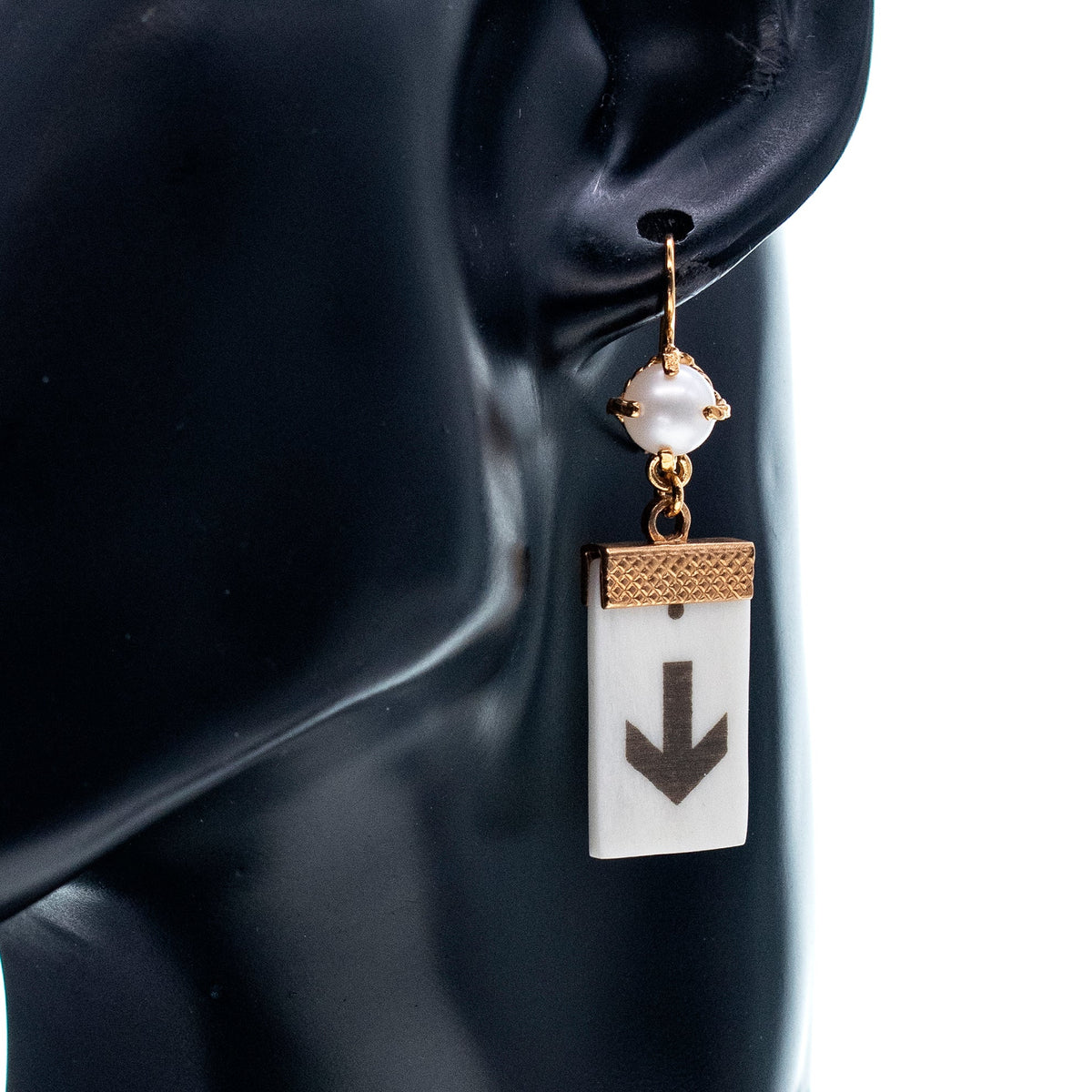 Pearl Arrow Tag Earrings – Gold Plated – Gem Kingdom