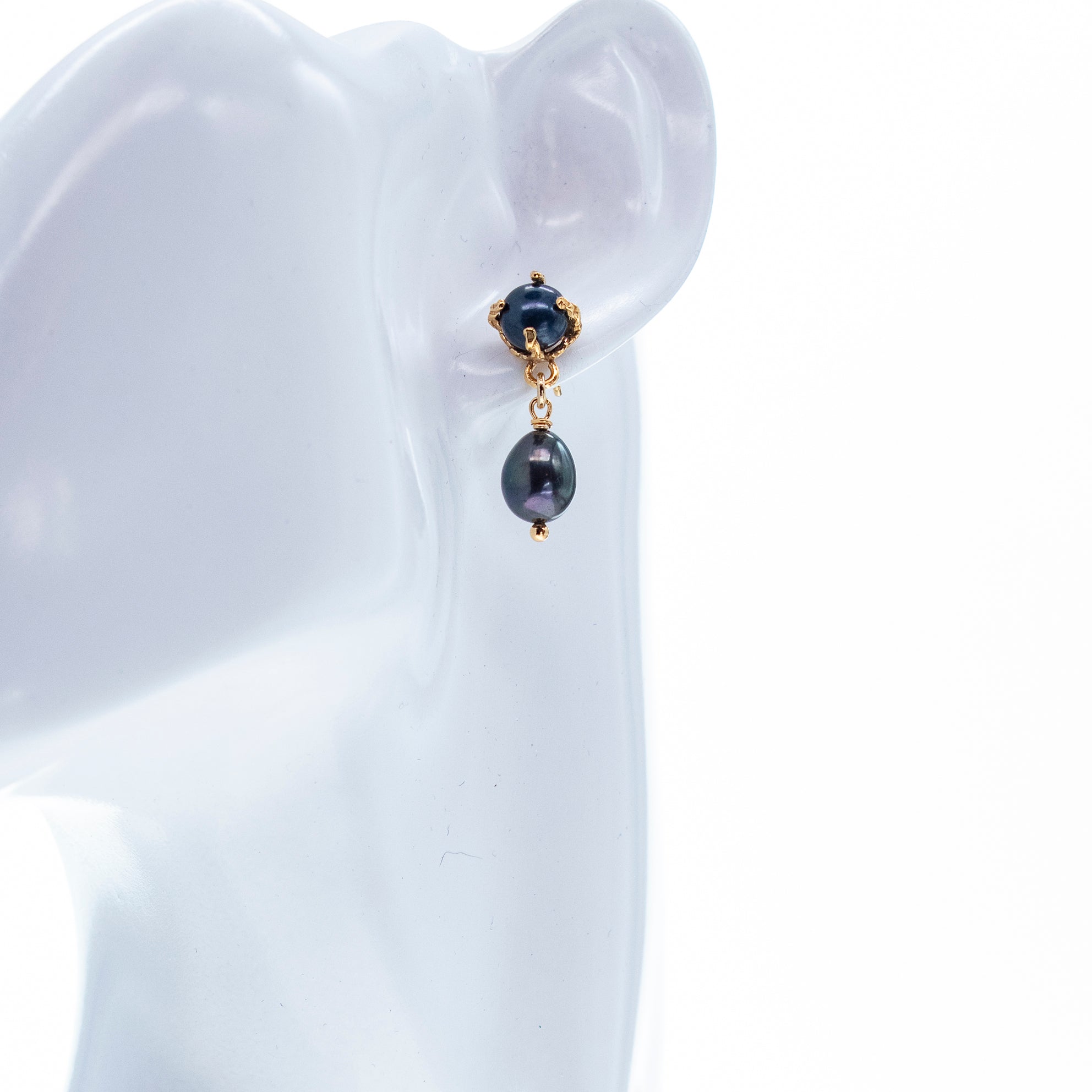 Black Pearl Bee My Honey Earrings – Gold Plated – Gem Kingdom