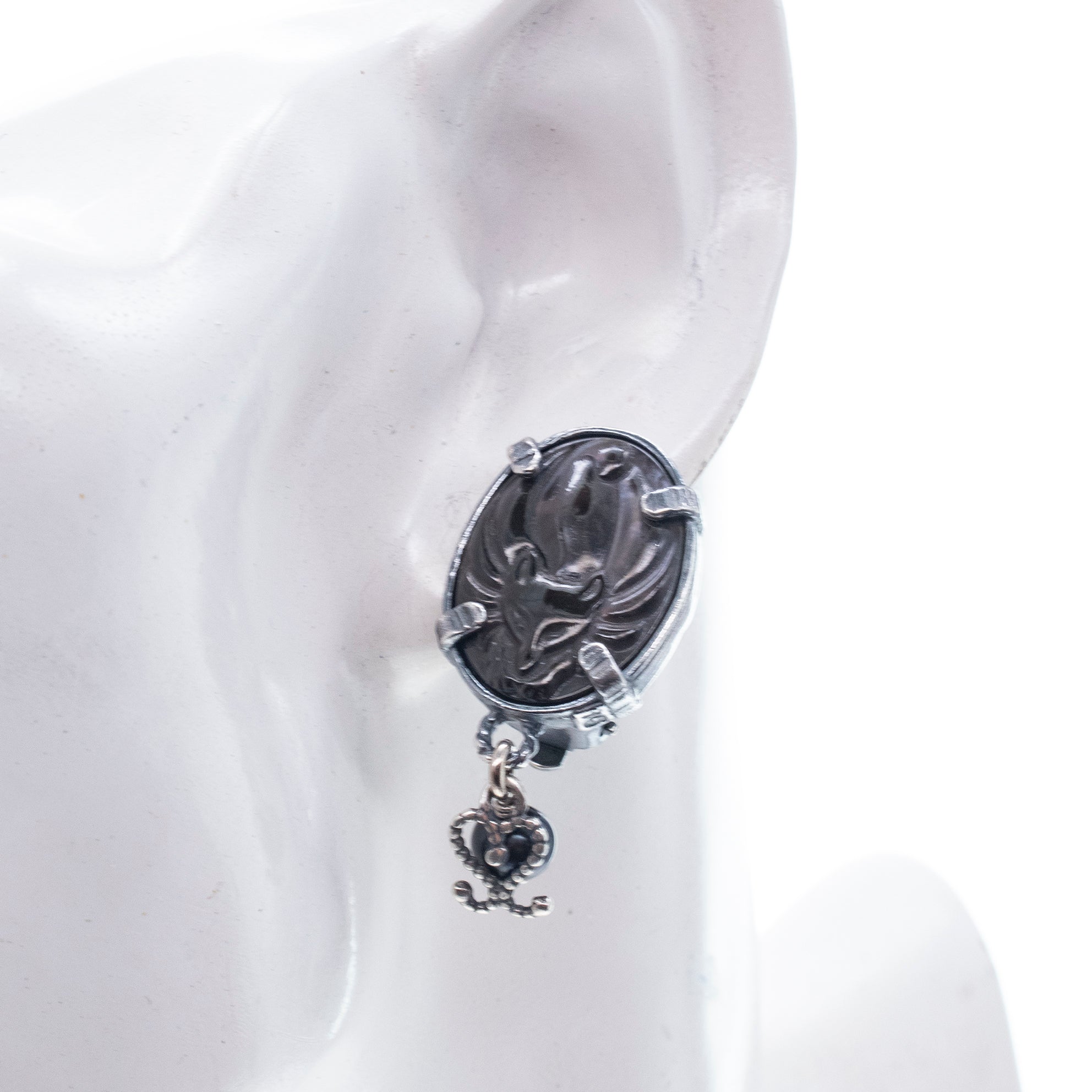 Black Mother Of Pearl Fox Cameo Ear Clips – Sterling Silver – Gem Kingdom
