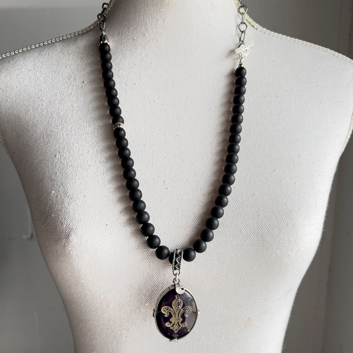 Fleur-De-Lis Ketting Zwart – Sterling Zilver – Gem Kingdom