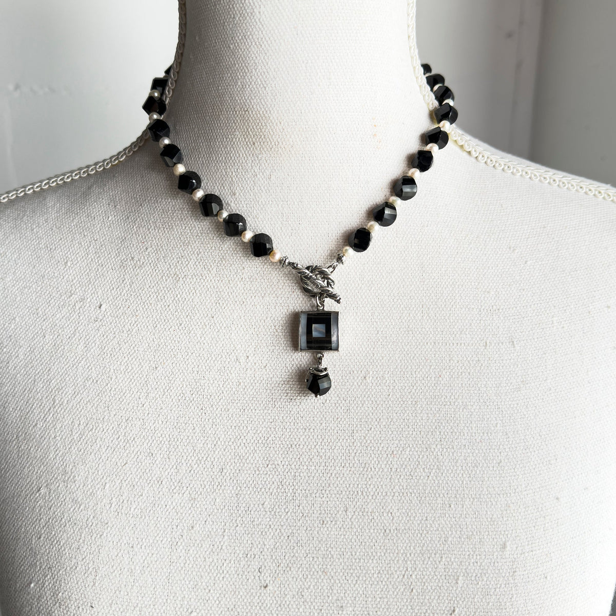 Zwart-Witte Vierkante Inleg Ketting – Sterling Zilver – Gem Kingdom