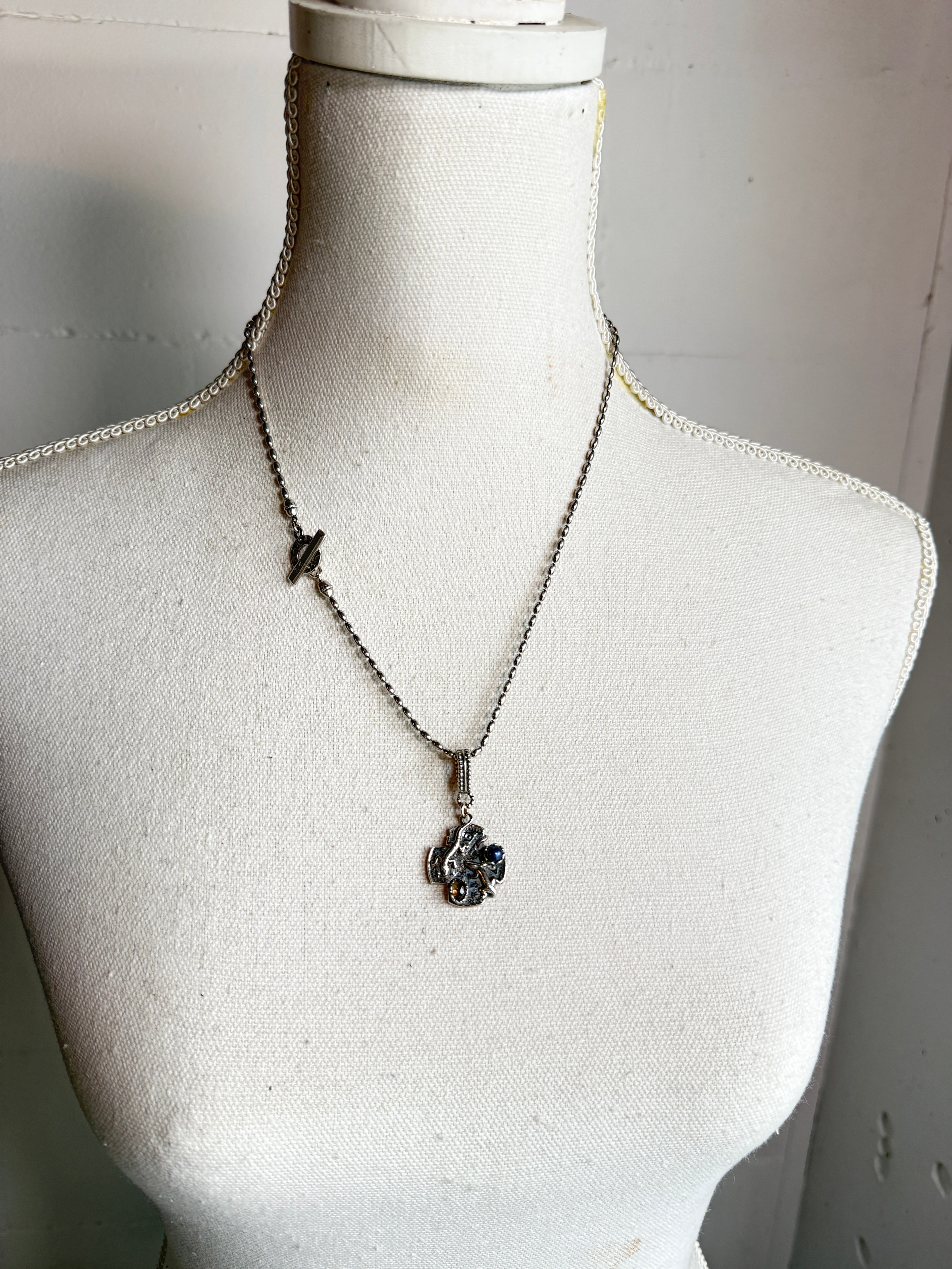 Dark Lizard Cross Necklace – Sterling Silver – Gem Kingdom
