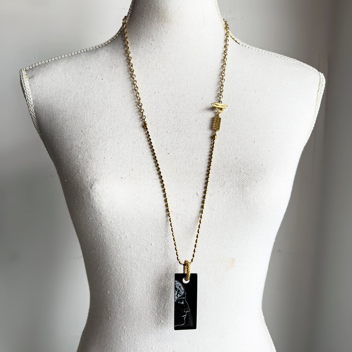 Ketting Profiel En Swirl Zwart – 18K Verguld – Gem Kingdom