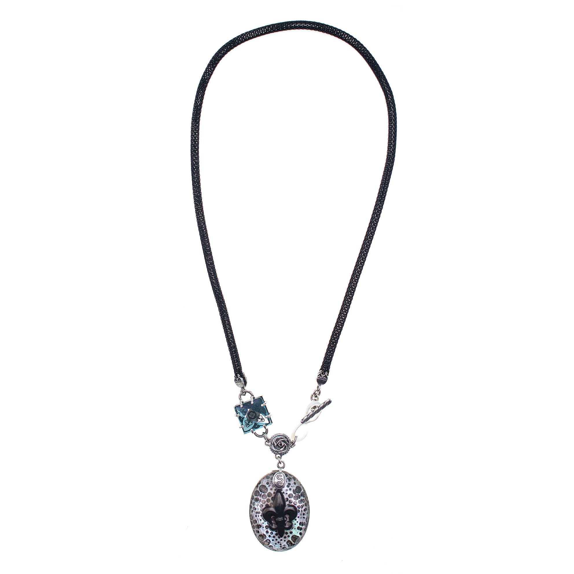 Fleur-De-Lis Resin Black Mesh Necklace – Sterling Silver – Gem Kingdom