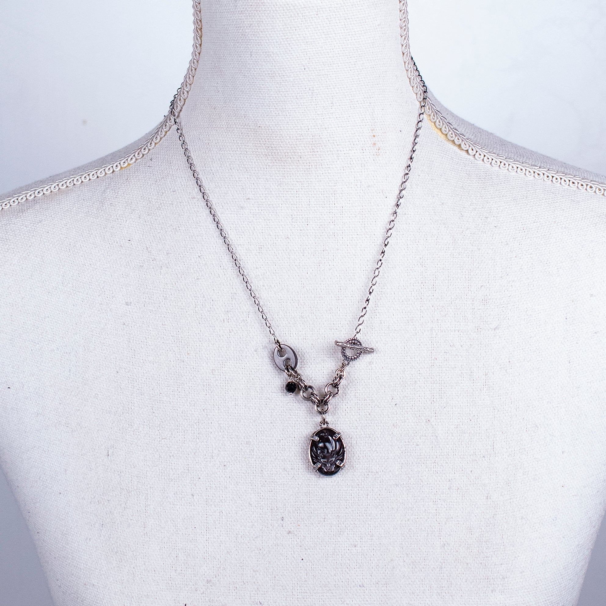 Black Mother Of Pearl Fox Cameo Pendant Necklace – Sterling Silver – Gem Kingdom