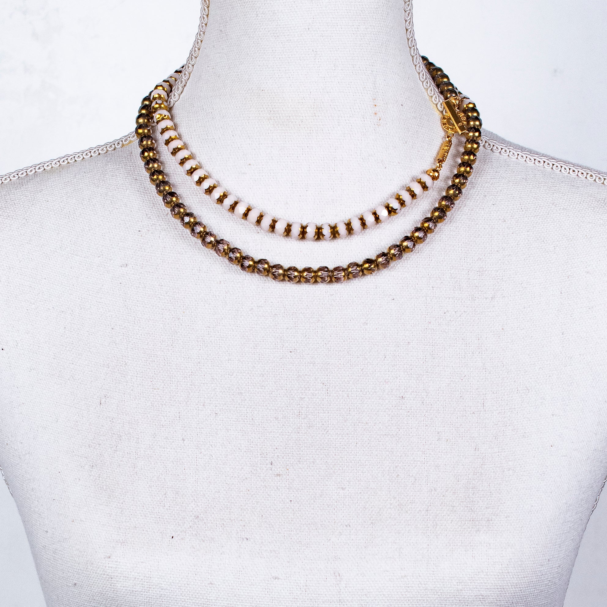 White And Gold Vintage Glass Bead Necklace – Gold Plated – Gem Kingdom