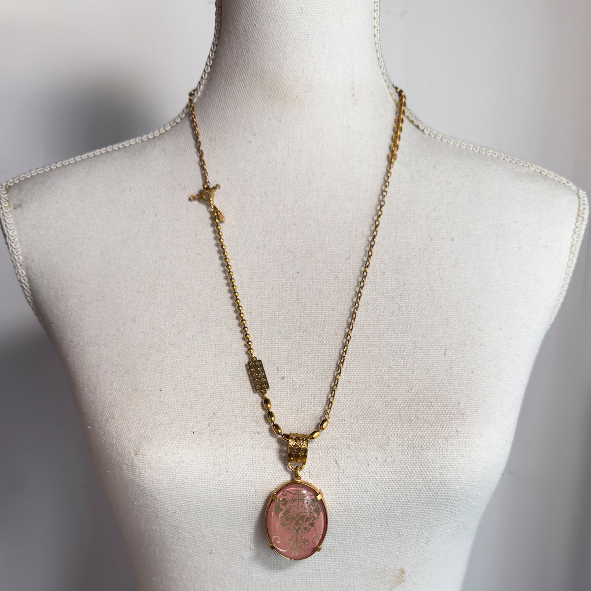 Pink Intaglio Pendant – Gold Plated – Gem Kingdom