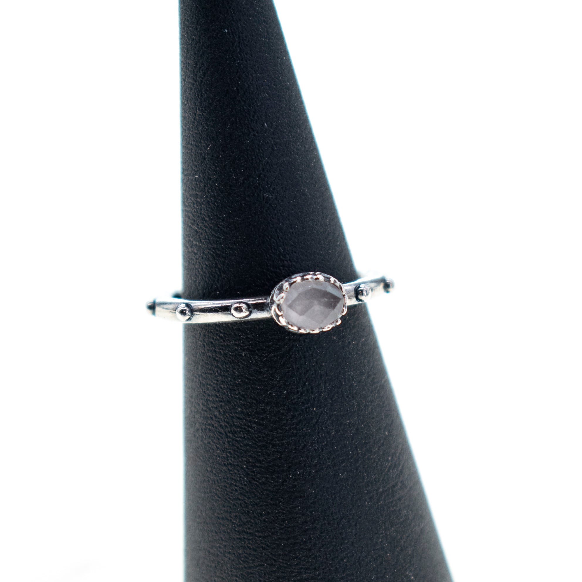 Rozenkwarts Ring Studs