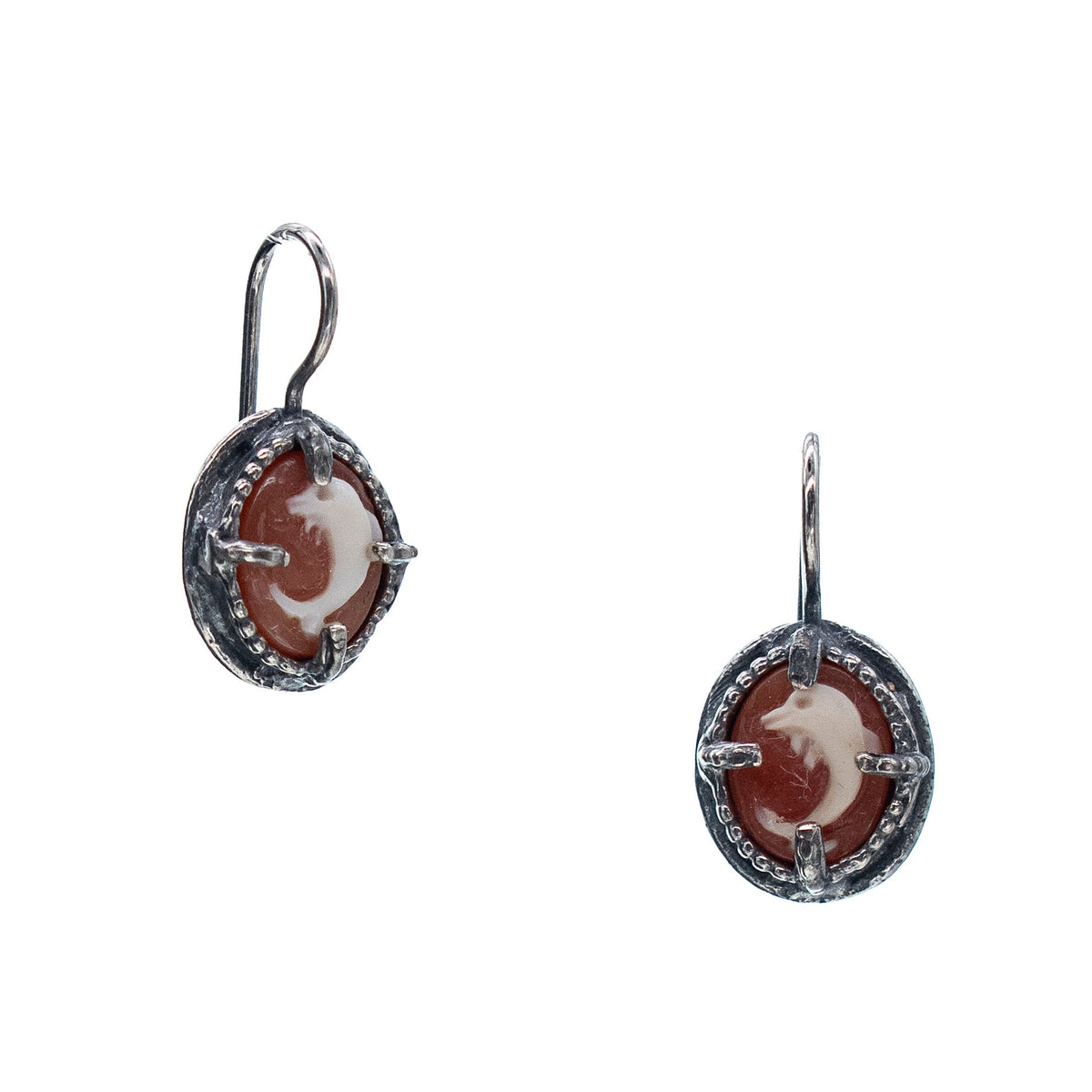 Dolfijn Camee Oorbellen Rood – Sterling Zilver – Gem Kingdom