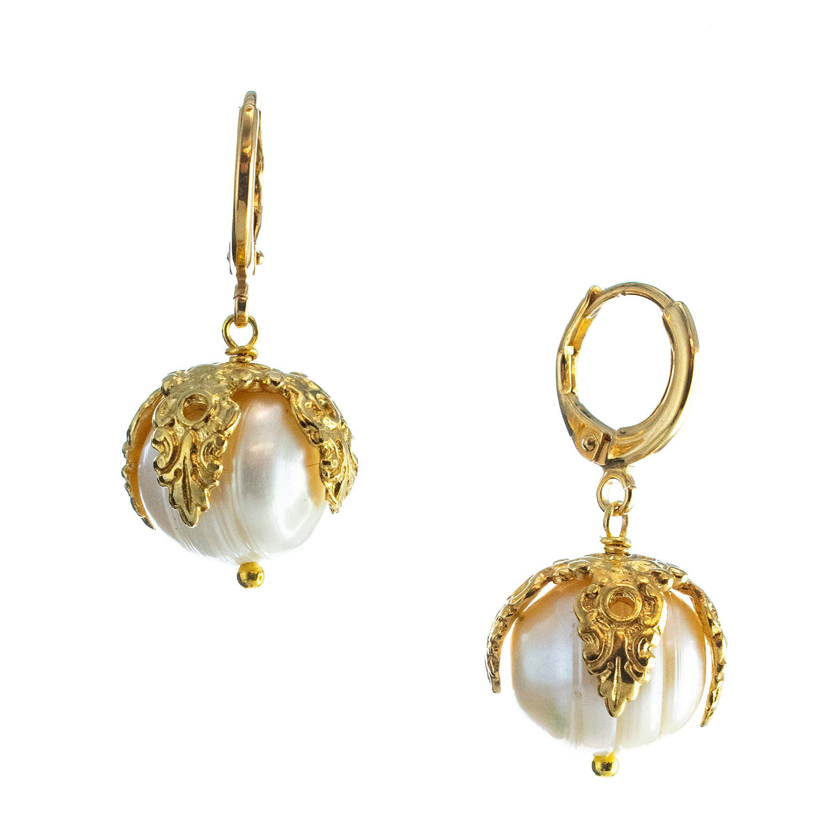Parel Oorbellen Met Bladkapje – 18K Verguld – Gem Kingdom