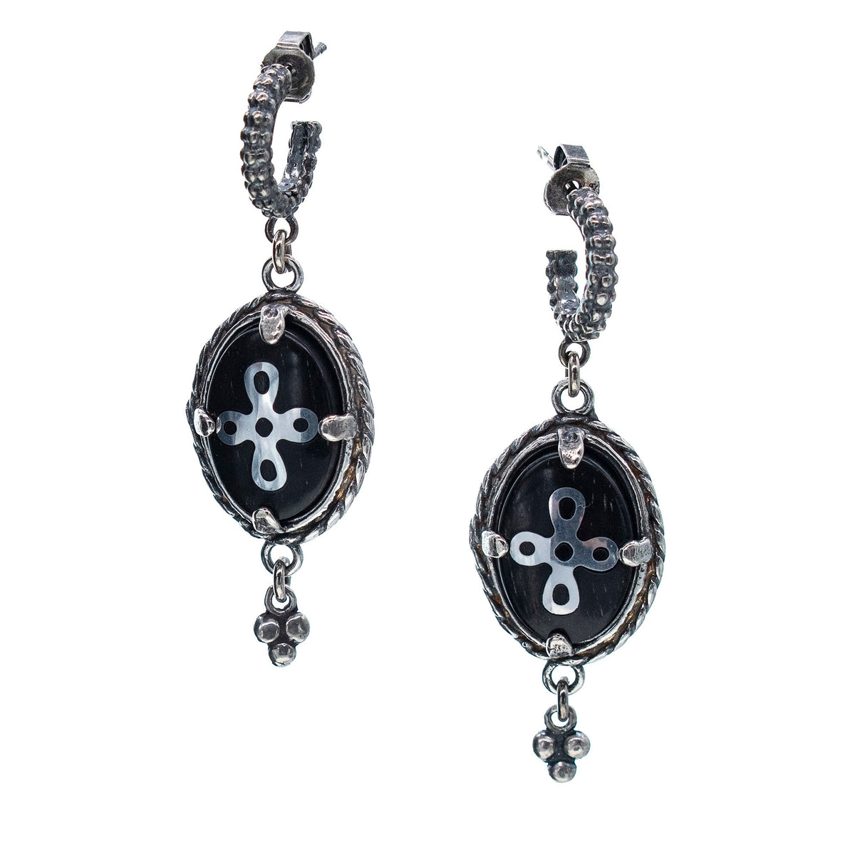 Kruis Oorbellen Zwart – Sterling Zilver – Gem Kingdom
